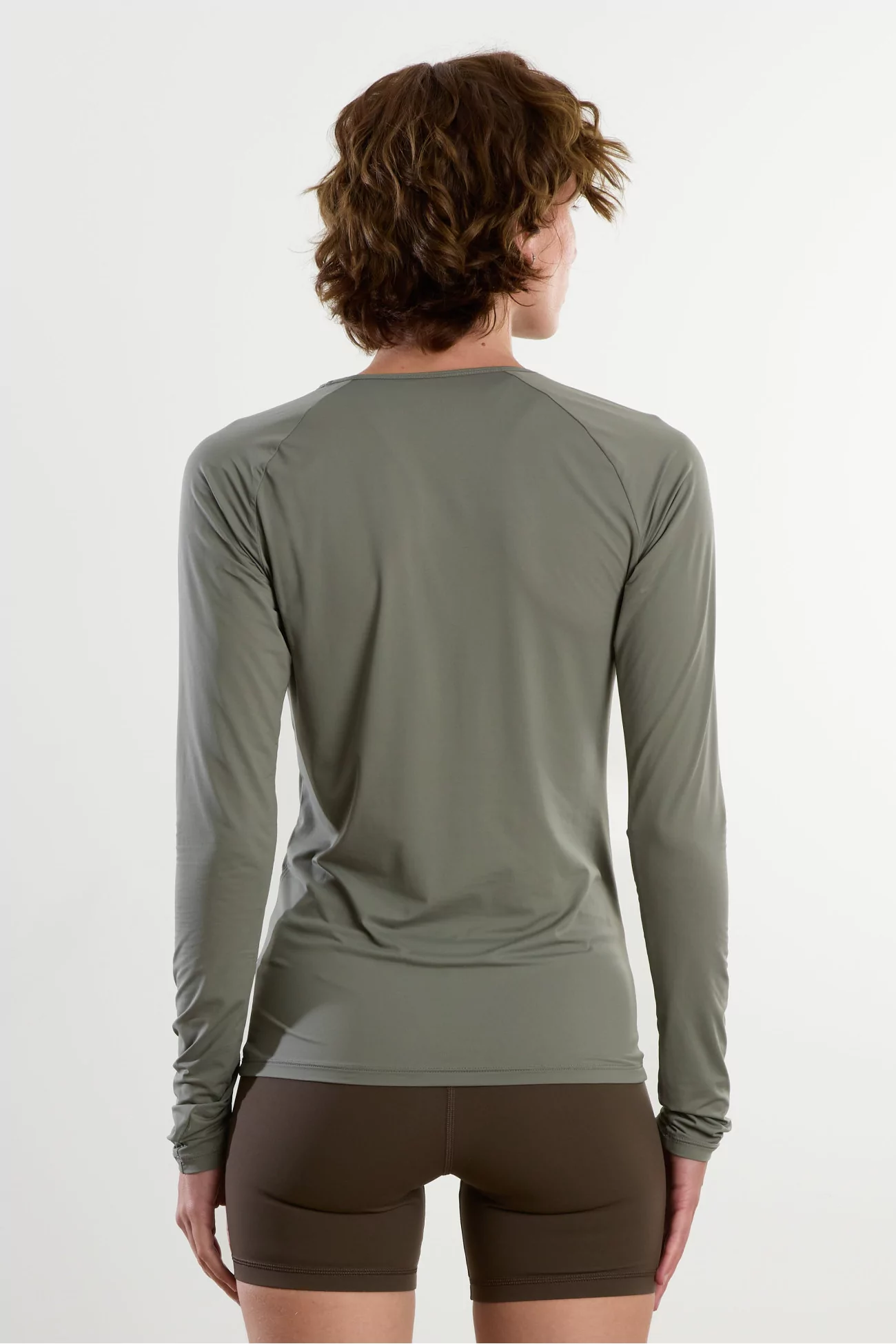 Aloe Vera Long-Sleeve Ultralight Fitted Tee – Oyster | Centre Commercial